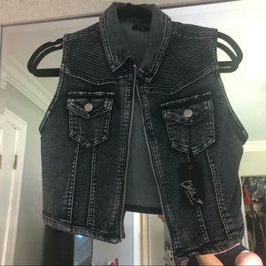 Sleeveless jean jacket